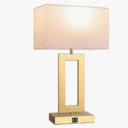 ✨ Set x2 Lámparas Táctiles Dorado/Beige ATIKUS Golden (con USB + LED incluidas) ¿Tu mesa de noche se ve “normal”? Hoy la conviertes en elegante, práctica y moderna en 10 segundos. 😍🛋️ Estas lámparas no solo iluminan: cargan tu celular, ordenan tu espacio y crean ambiente premium en tu casa. ✨ ✅ Lo que te enamora (y te sirve todos los días): 👆 Control táctil inteligente: toca cualquier parte metálica y cambia entre 3 niveles de brillo (bajo/medio/alto). Perfectas para leer 📖, trabajar 💻 o relajarte 😴. 🔌 2 puertos USB por lámpara (sí, 4 USB en total): carga 2 dispositivos al mismo tiempo por lámpara (celular, audífonos, tablet) sin adaptadores. 🔋📱 💡 Incluye bombillas LED (2 GRATIS): luz cálida, suave para la vista 👀, duran +25.000 horas y ahorran hasta 90% de energía. 🏆 Acabado de lujo: estructura de hierro resistente + pantalla en tela tipo lino, estable, elegante y duradera. 📦 Te llega el set de 2 unidades listo para lucir en sala, alcoba, estudio u oficina. 📐 Medidas aprox.: 56 cm alto x 33 cm ancho ⚡ Voltaje: 110V 🎁 Regalo ideal: útil, bonito y “wow” desde que lo ven. 🚚 ENVÍO GRATIS a todo el país 💰 PAGO CONTRAENTREGA (paga cuando lo recibes) 📦 Enviamos por Envía, Interrapidísimo, TCC, Domina y 99envíos. 🛡️ Garantía (10 días): ✅ Pedido incompleto | ✅ Mal funcionamiento | ✅ Producto roto | ✅ Pedido diferente 🔥 Cierre profesional (directo): Si quieres más estilo, más orden y más comodidad sin complicarte, este set es para ti. ✅ Pídelo hoy y recíbelo en casa con envío gratis y contraentrega. ⭐ Testimonios reales (6) 1) Laura Marcela Rojas Pineda — Bogotá, Colombia “Quedaron hermosas en mi mesa de noche. El táctil responde perfecto y lo mejor: cargo el celular sin buscar cargador. Se ven finas.” 2) Andrés Felipe Ramírez Salazar — Medellín, Colombia “Las compré por los puertos USB y terminé amando la luz cálida. El set de 2 vale totalmente la pena. Llegaron bien empacadas.” 3) Diana Carolina Torres Valdés — Cali, Colombia “Me encantó que trae niveles de brillo. En la noche uso el bajito y no molesta. Se ven elegantes, suben el look del cuarto.” 4) Juan Sebastián Cárdenas Muñoz — Barranquilla, Colombia “Muy buena calidad, firmes, no se sienten baratas. El dorado oscuro se ve premium. Contraentrega sin problema.” 5) Paola Andrea Gutiérrez Londoño — Envigado, Colombia “Las puse en la sala y parecen decoración de revista. Súper práctico cargar audífonos y celular al tiempo. Recomendadas.” 6) Óscar Javier Ruiz Herrera — Zipaquirá, Colombia “Pensé que serían pequeñas, pero tienen buen tamaño. La luz es suave y el táctil es comodísimo. Me sorprendieron para bien.”